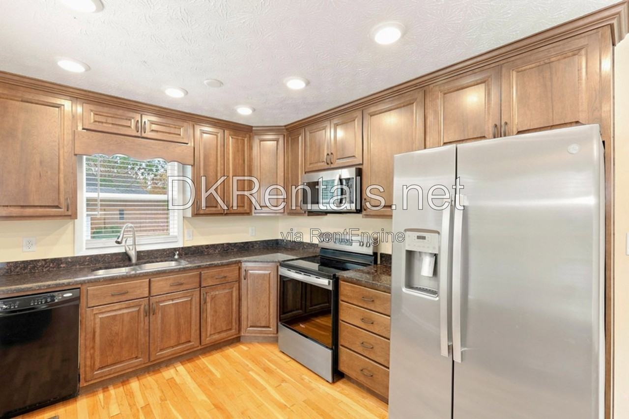 38 Betty Ln - Photo 7 of 21