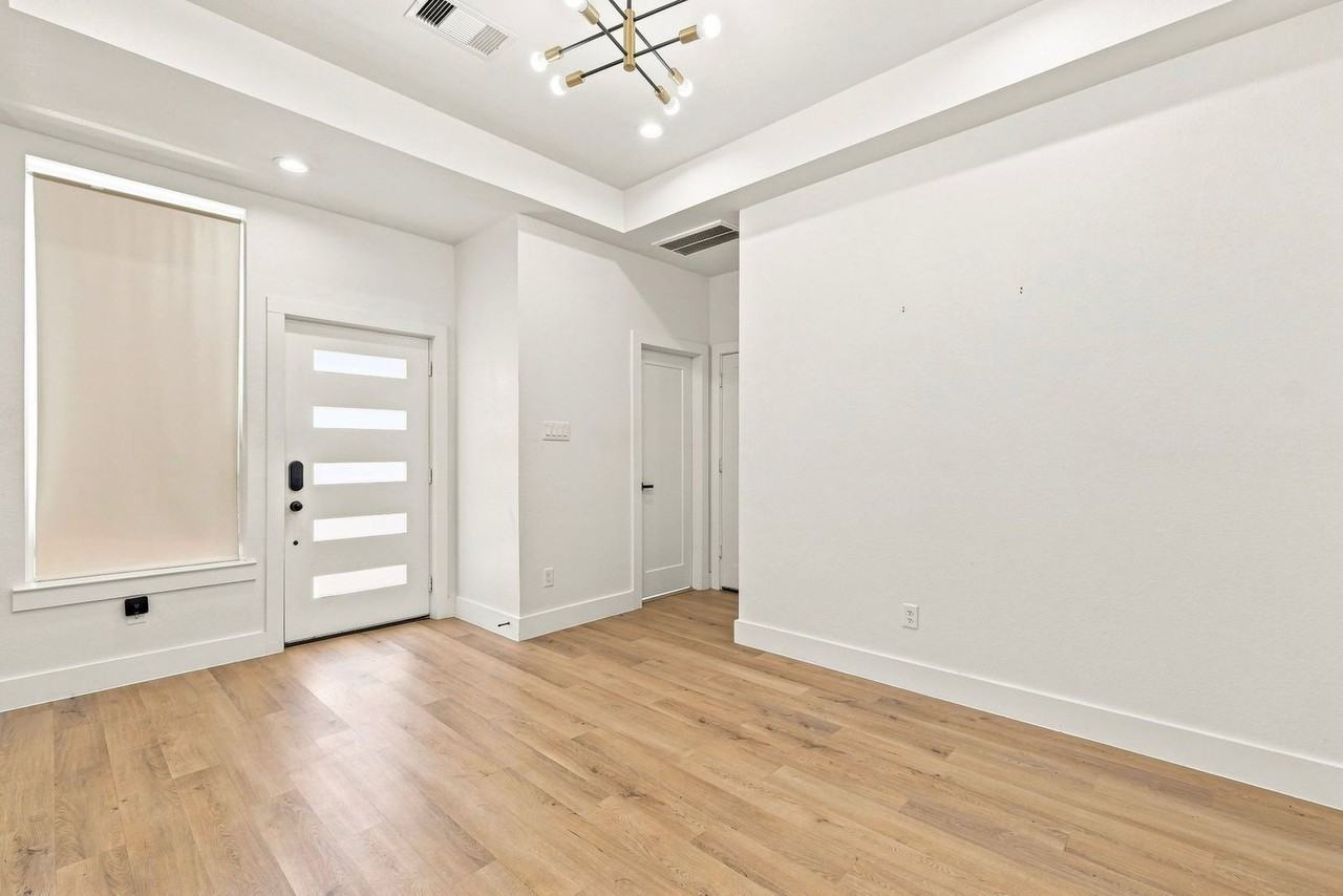 4217 Hare St - Photo 5 of 27