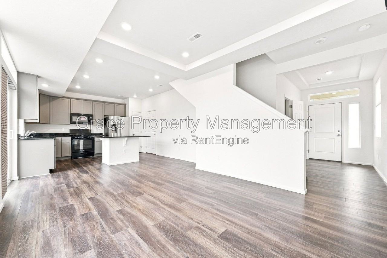4553 N Quemoy St - Photo 3 of 16