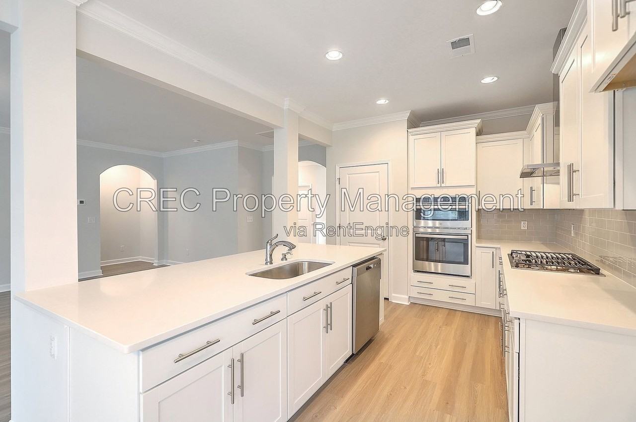 536 Dunswell Dr - Photo 3 of 37