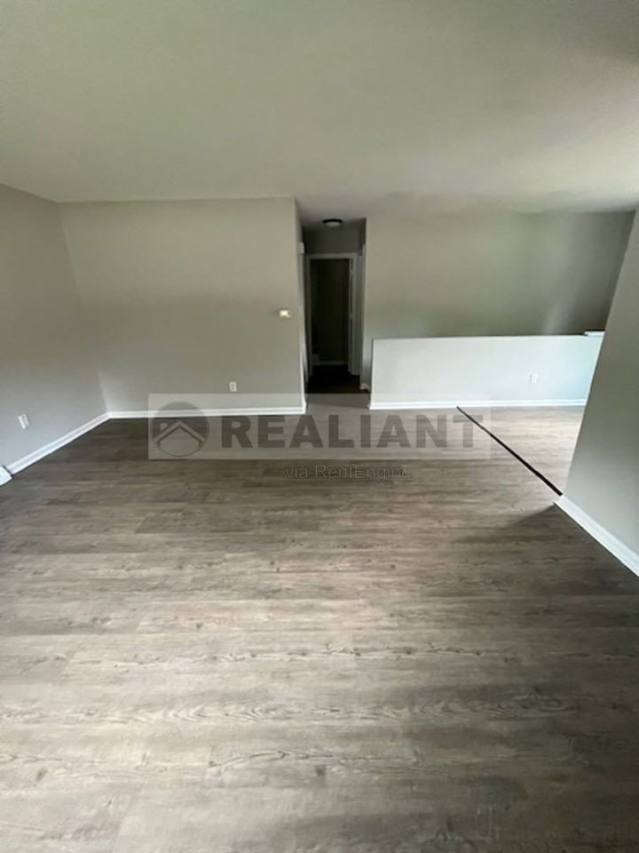 487 Whispering Hills Dr - Photo 2 of 18