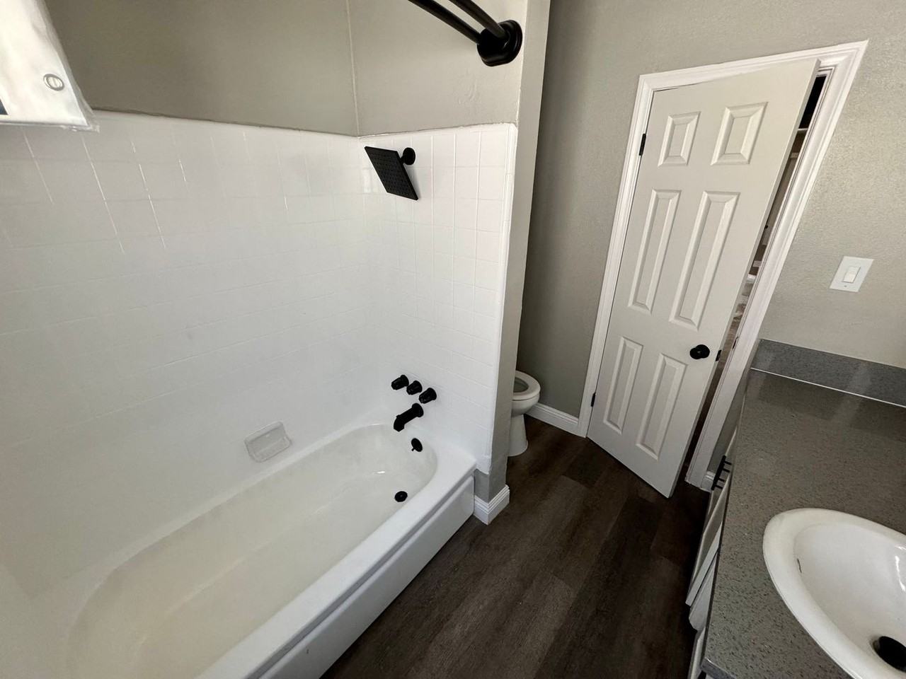 4046 Coco Ave Properties LLC - Photo 6 of 24
