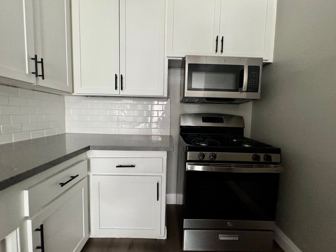 4046 Coco Ave Properties LLC - Photo 7 of 24