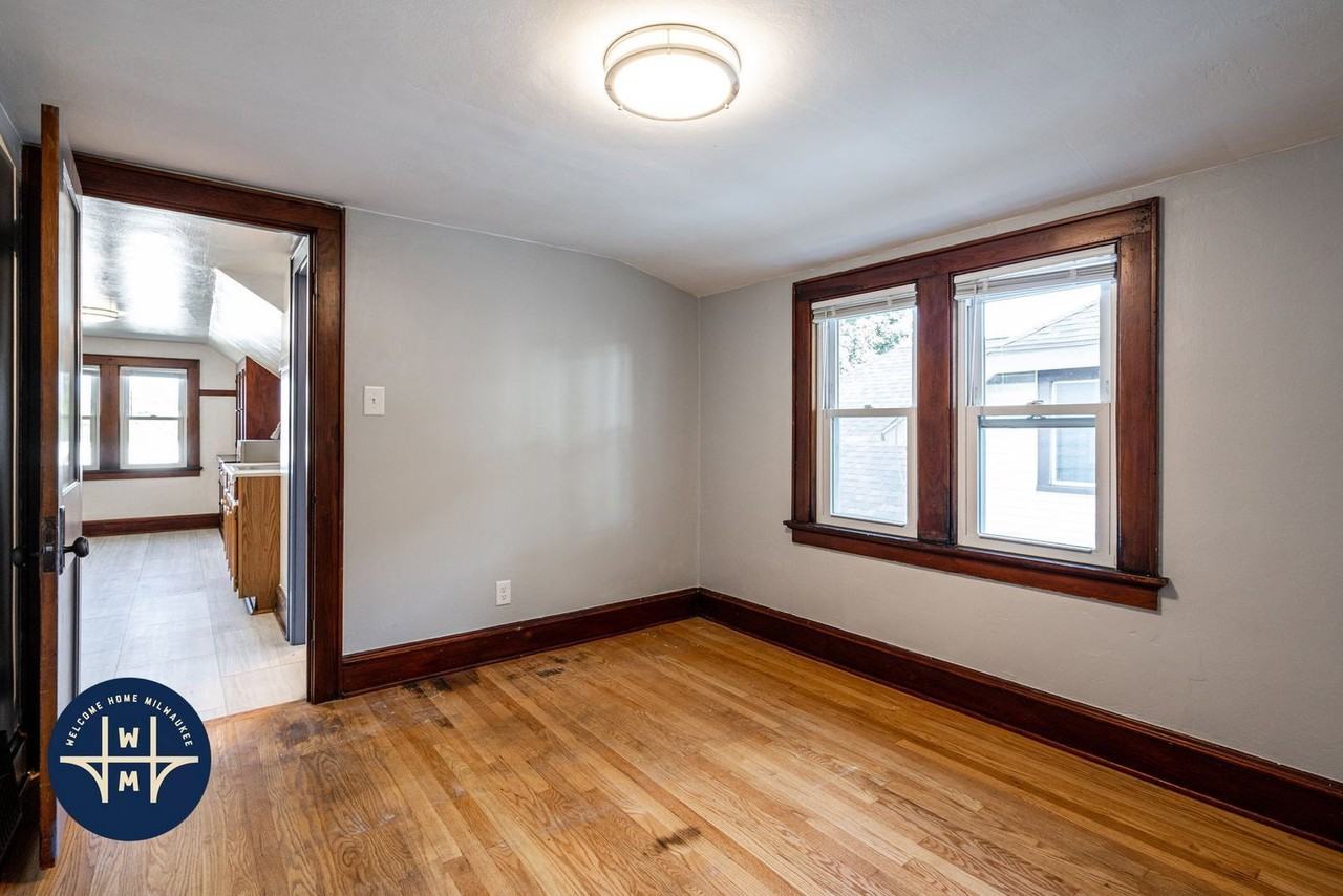 8208 W Lincoln Ave - Photo 2 of 10