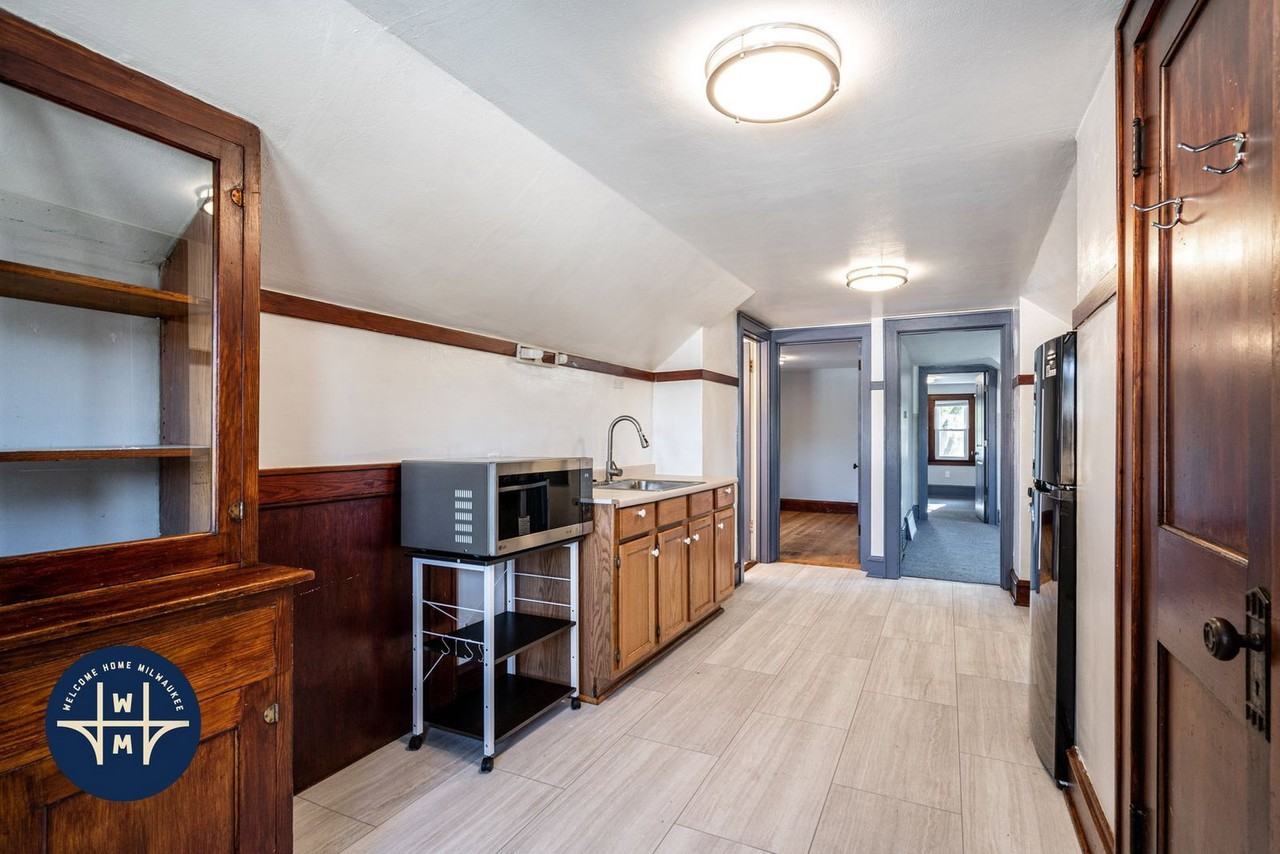8208 W Lincoln Ave - Photo 4 of 10