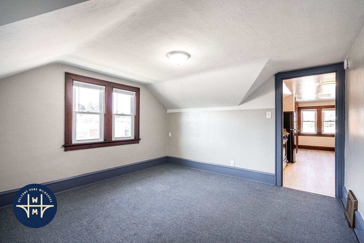 8208 W Lincoln Ave - Photo 5 of 10