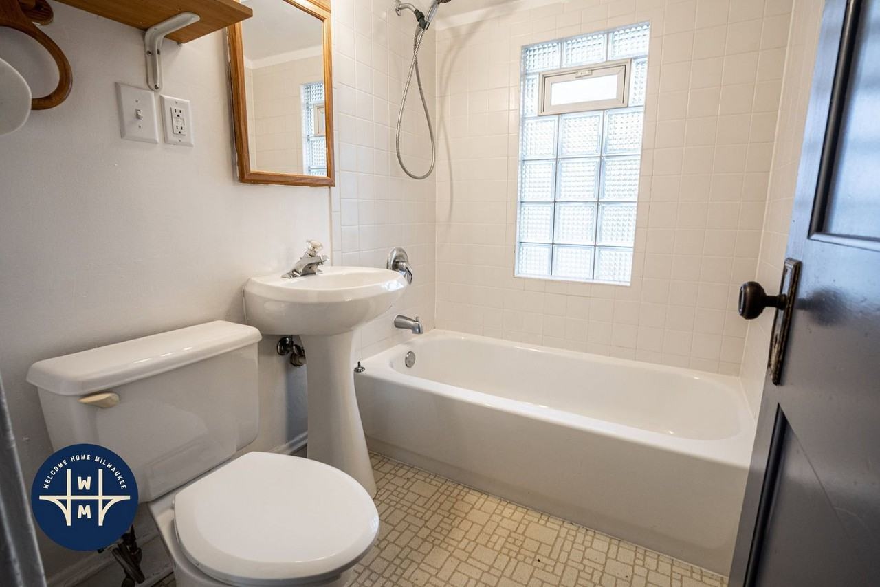 8208 W Lincoln Ave - Photo 6 of 10