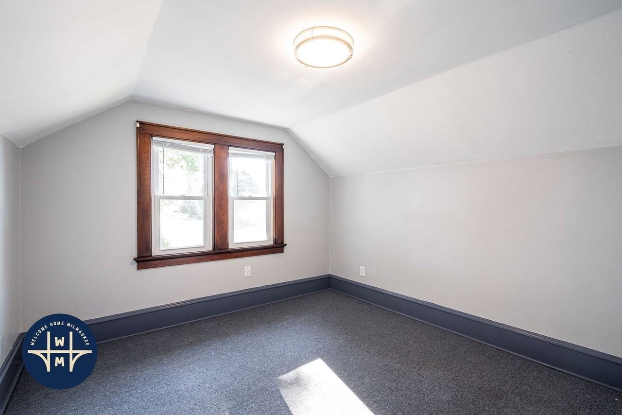 8208 W Lincoln Ave - Photo 7 of 10