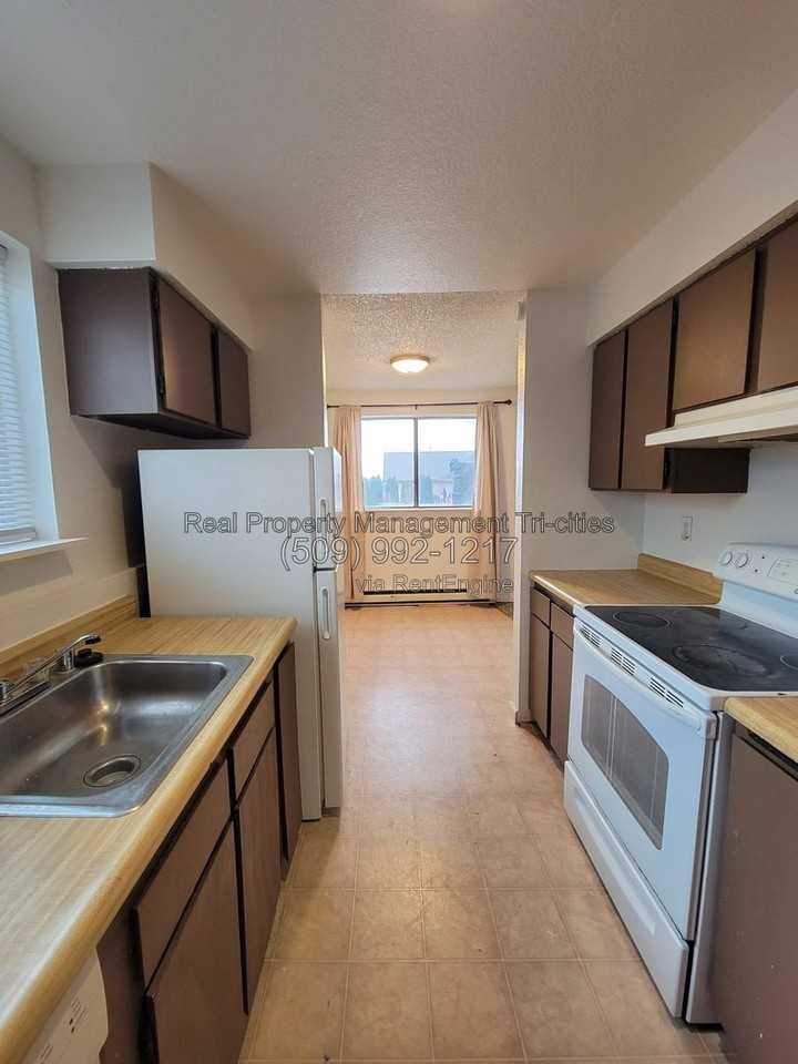 1102 S Olympia Pl #B - Photo 2 of 8