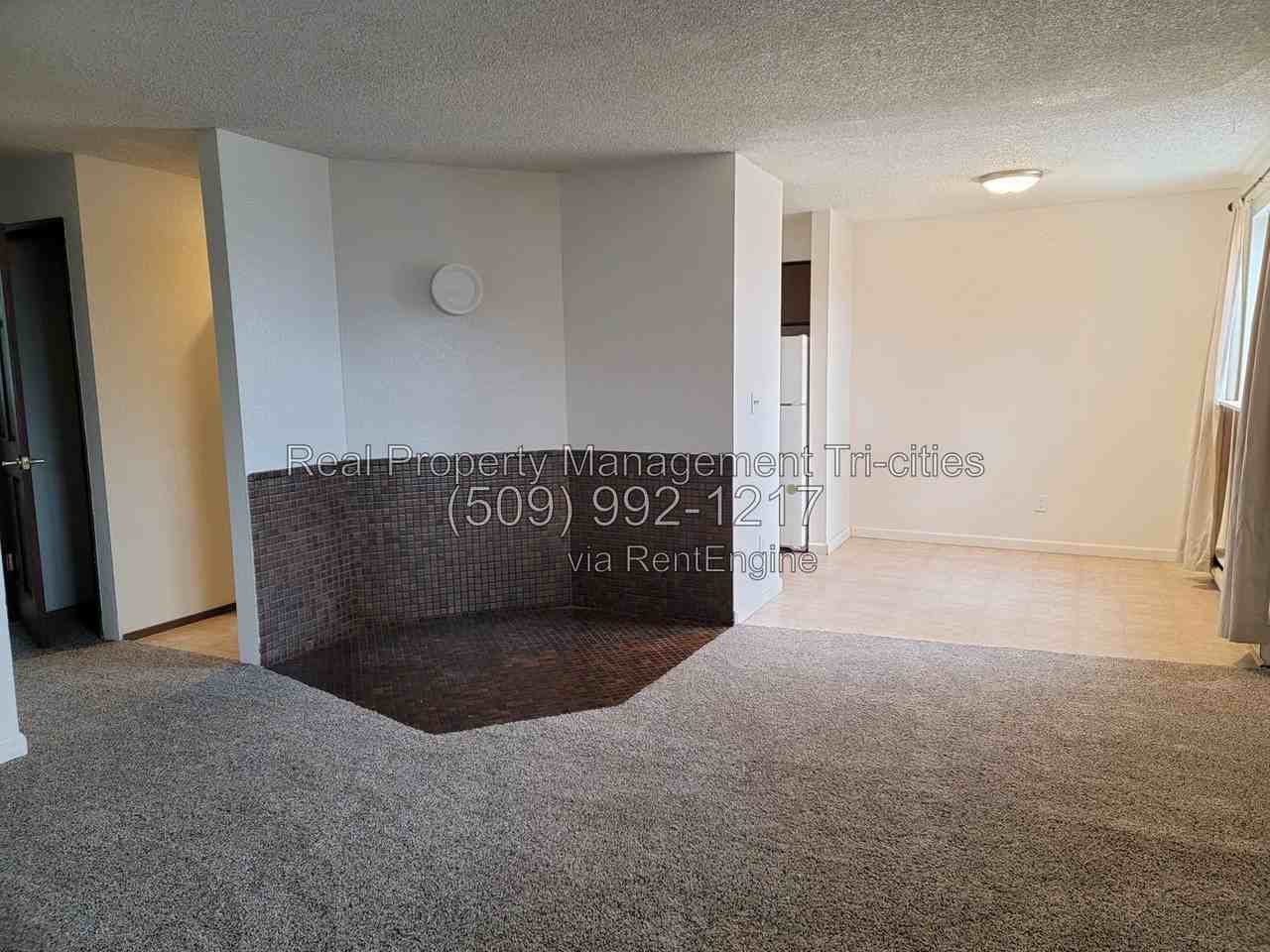 1102 S Olympia Pl #B - Photo 3 of 8
