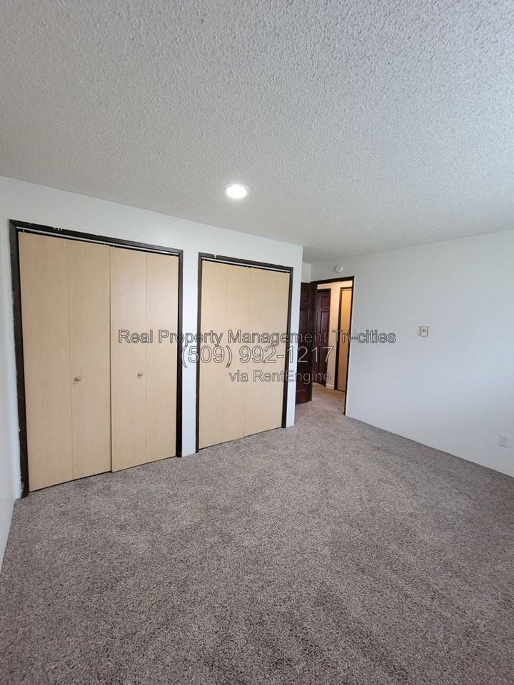 1102 S Olympia Pl #B - Photo 6 of 8