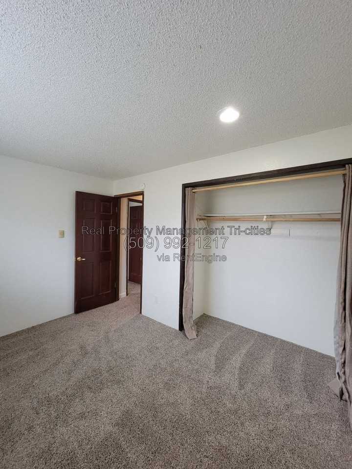 1102 S Olympia Pl #B - Photo 7 of 8