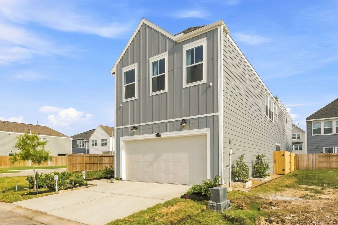 2305 Via Laura Ln - Photo 2 of 30