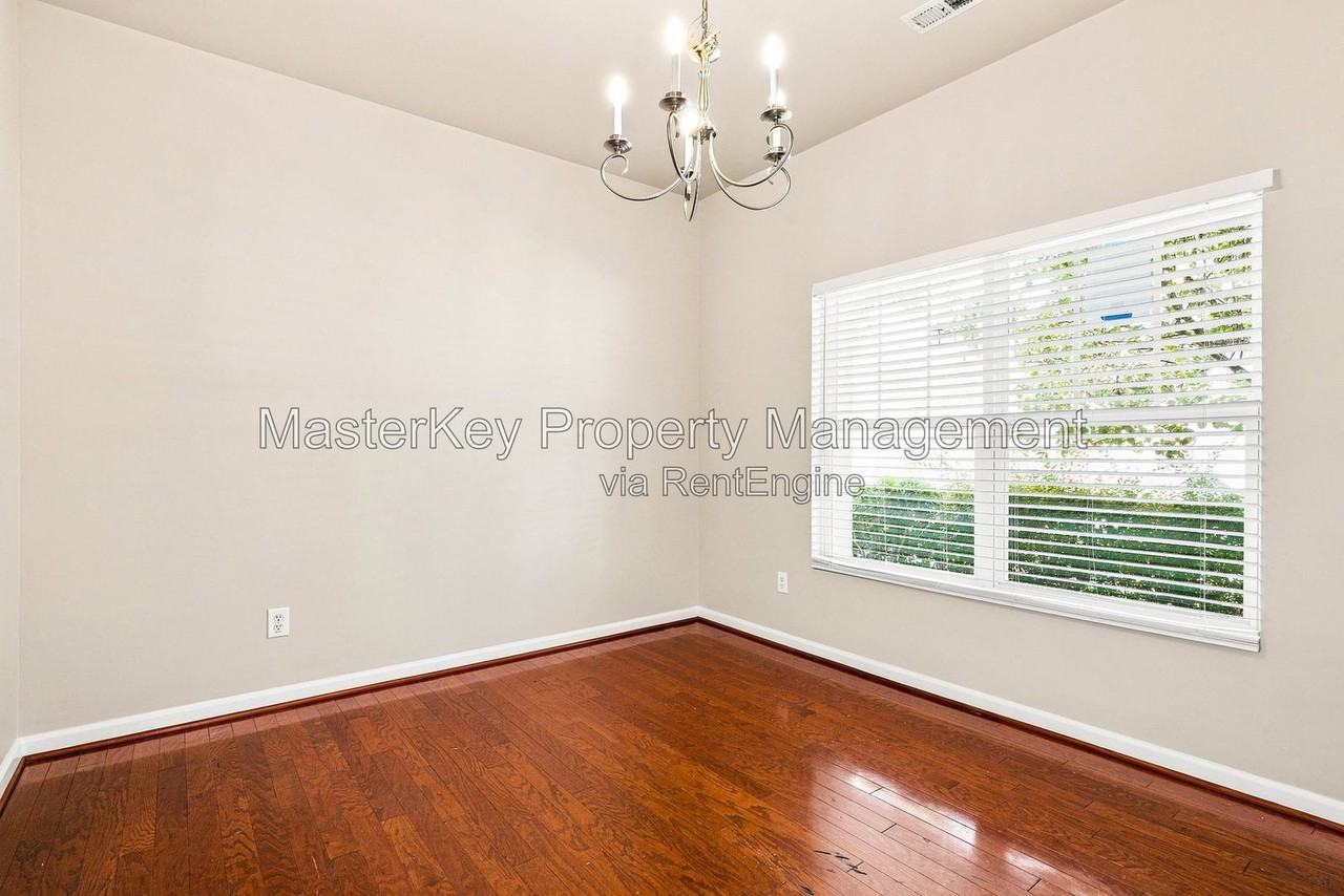 508 Bayou Ct - Photo 6 of 33