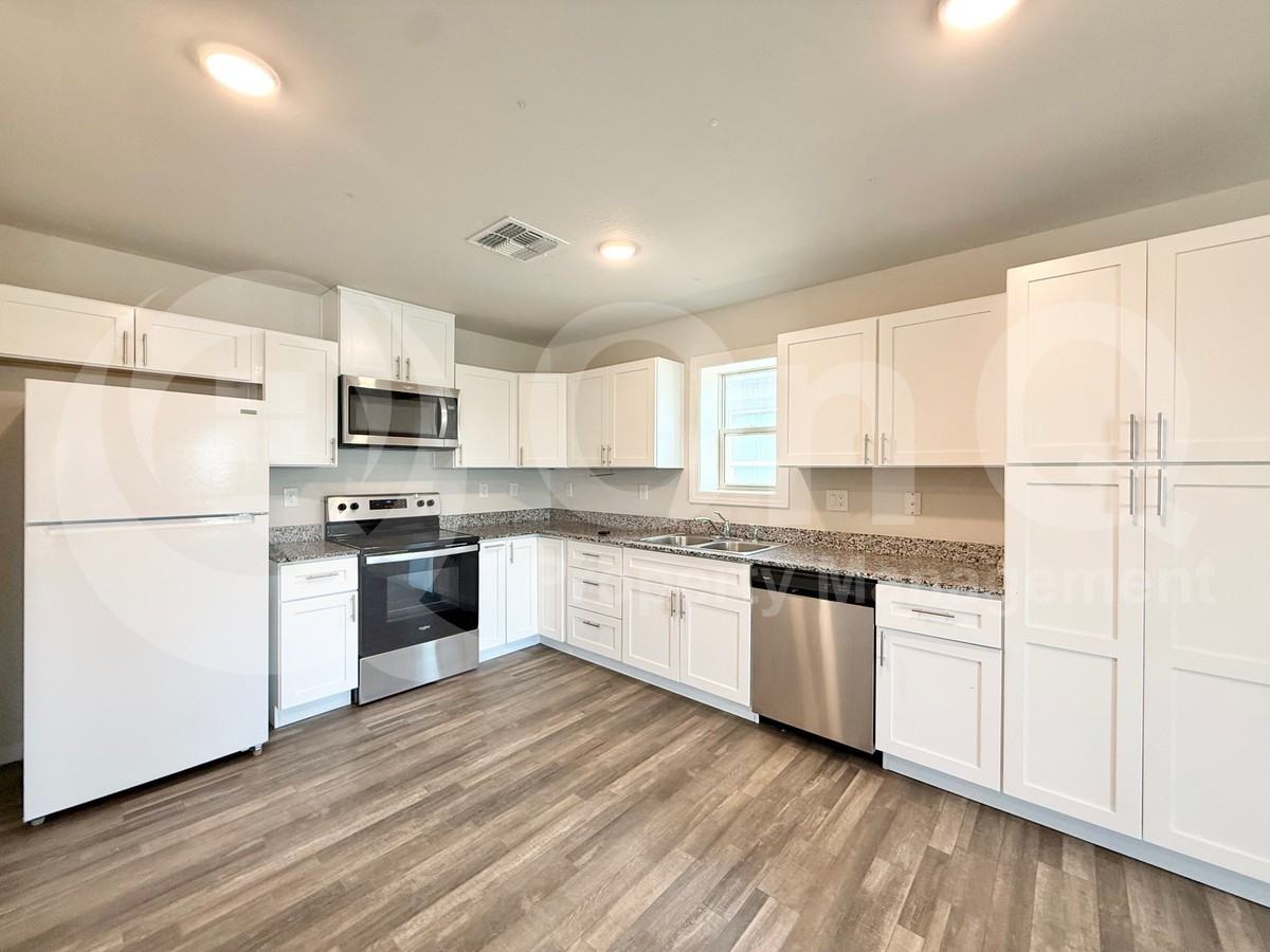 8011 S Magic Dr - Photo 4 of 37