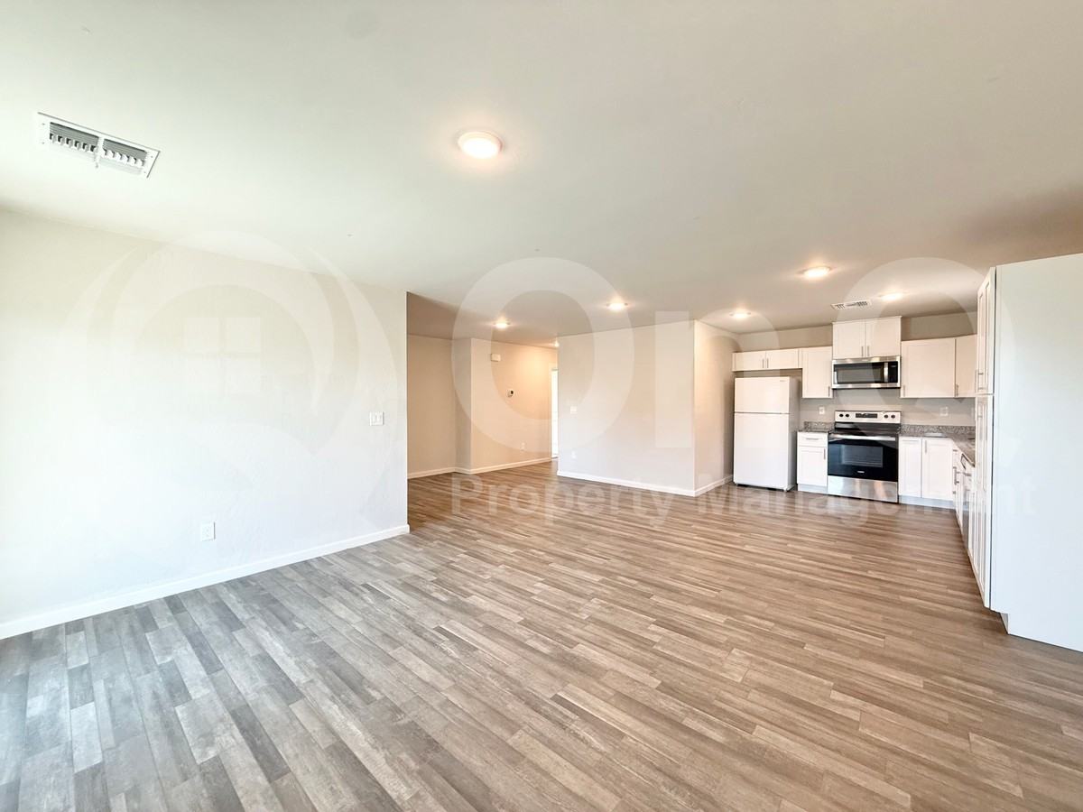 8011 S Magic Dr - Photo 6 of 37