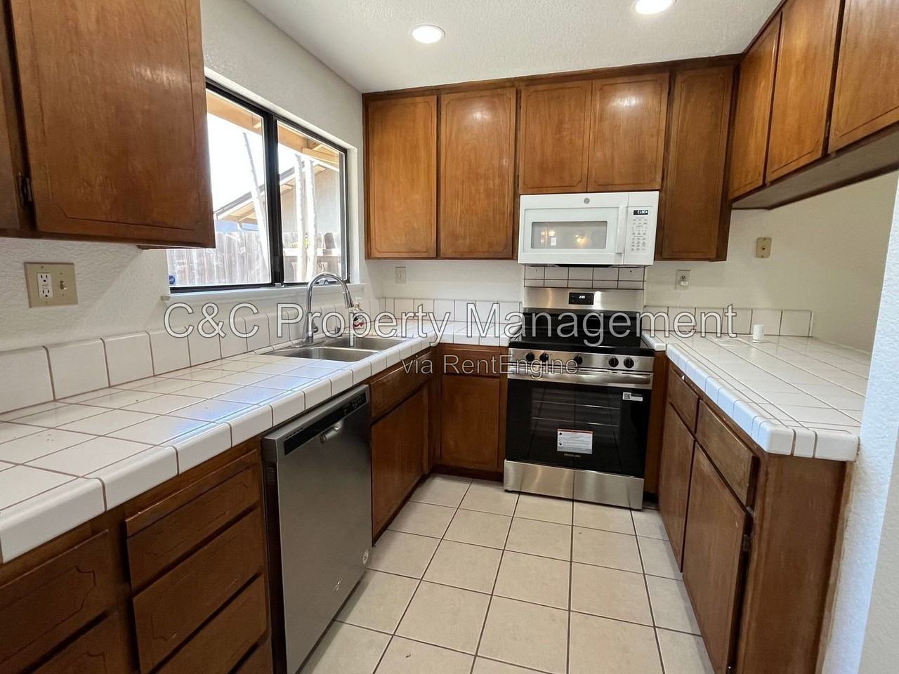 1559 Elderwood Ave - Photo 2 of 13