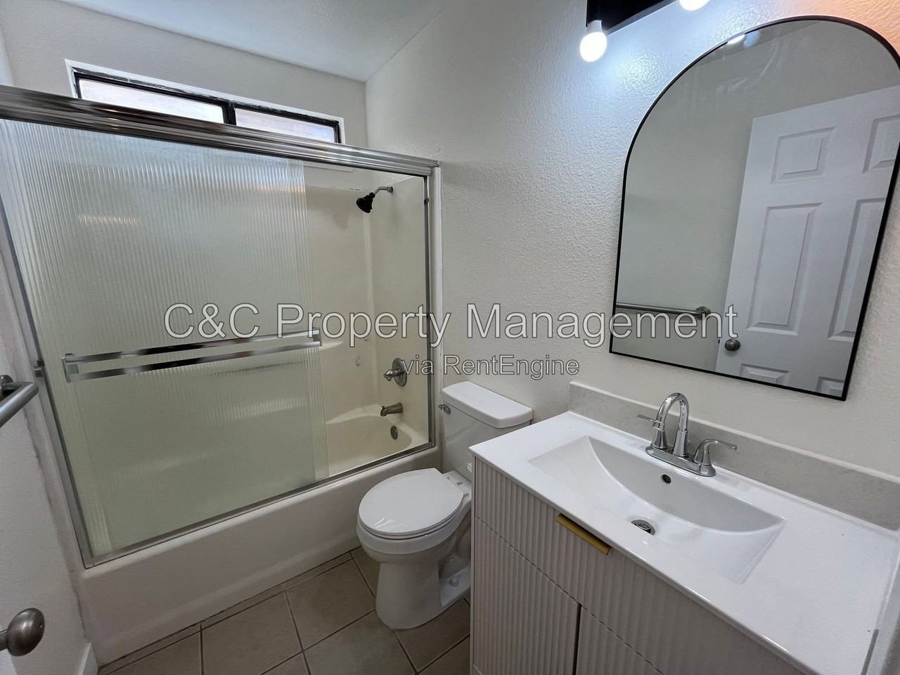 1559 Elderwood Ave - Photo 5 of 13