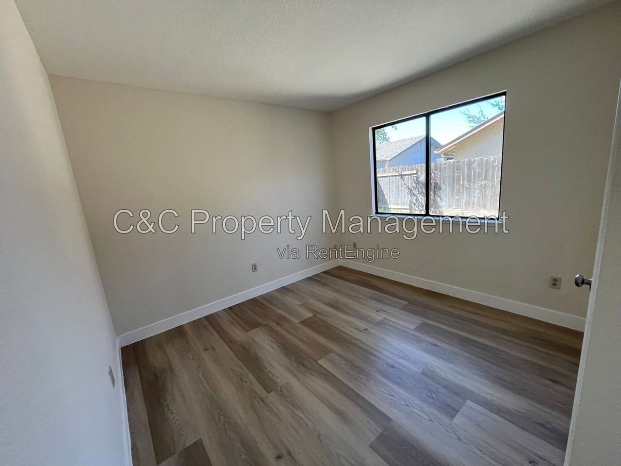 1559 Elderwood Ave - Photo 7 of 13
