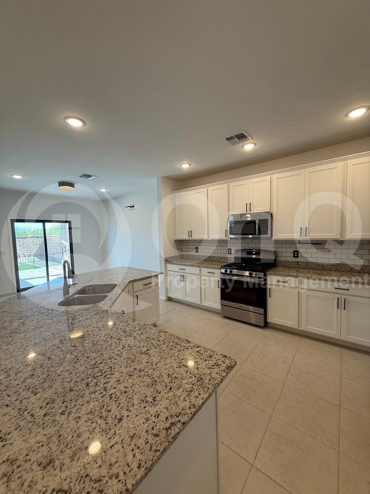 7609 S Camino Alma Vieja - Photo 5 of 50
