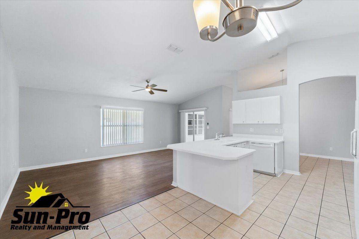 3778 Grove View Ln - Photo 4 of 18