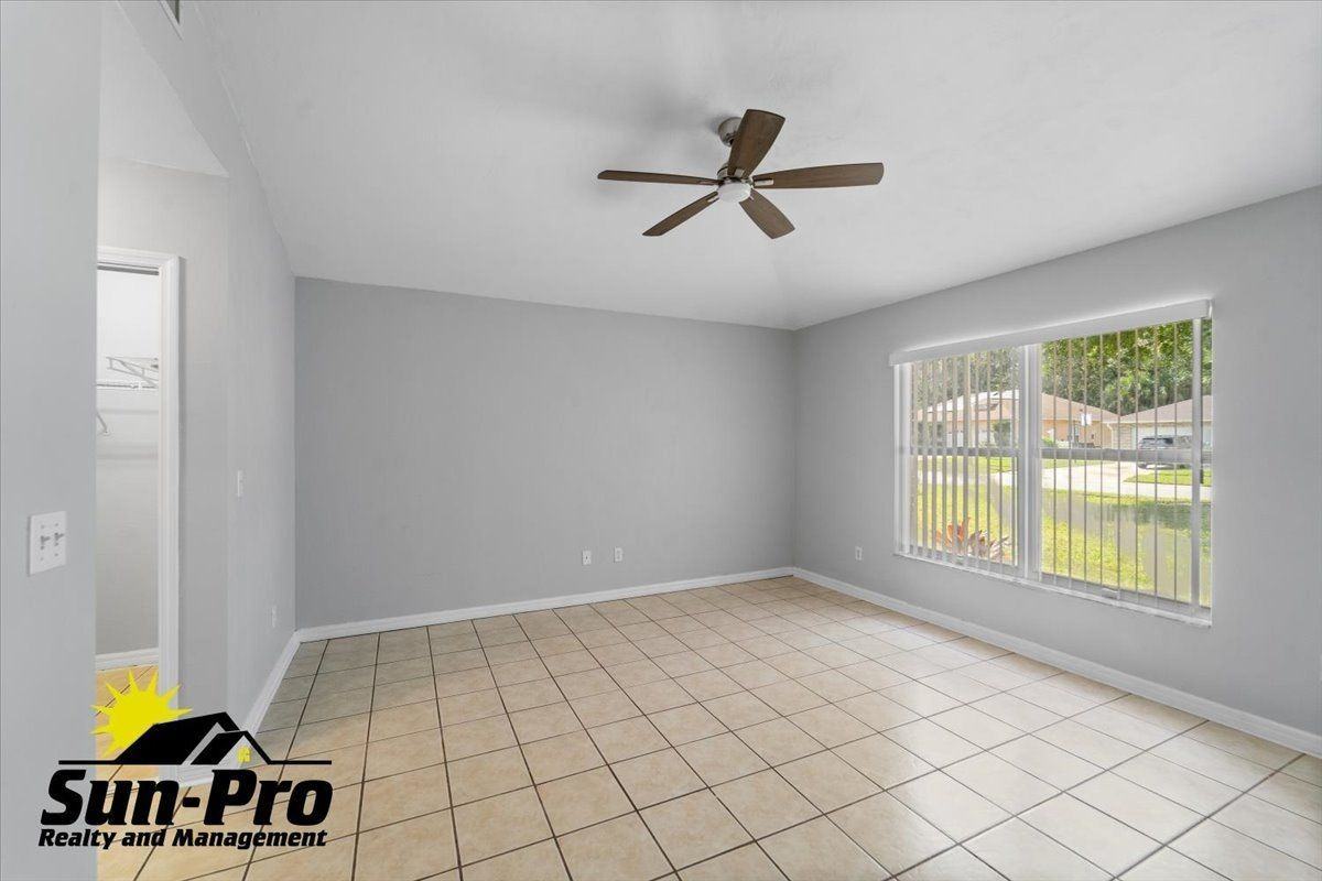3778 Grove View Ln - Photo 5 of 18