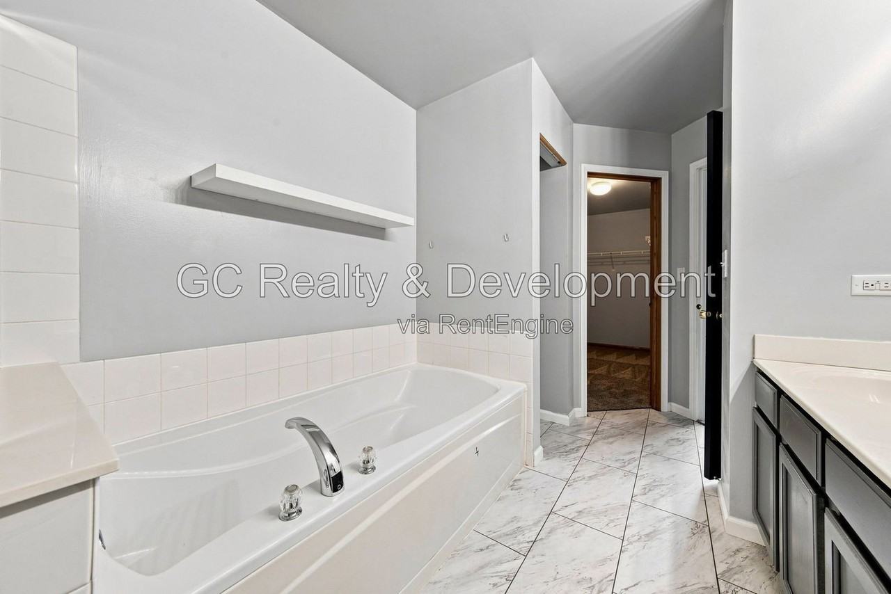 203 Springbrook Trl S - Photo 3 of 28