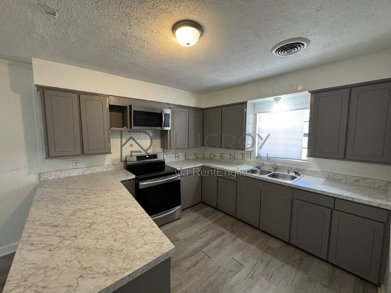 556 Woodward Ave - Photo 6 of 15