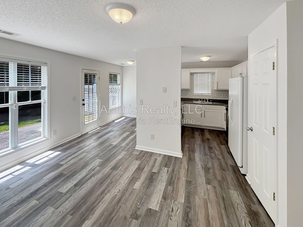 3755 Pine Village Pl - Photo 4 of 16