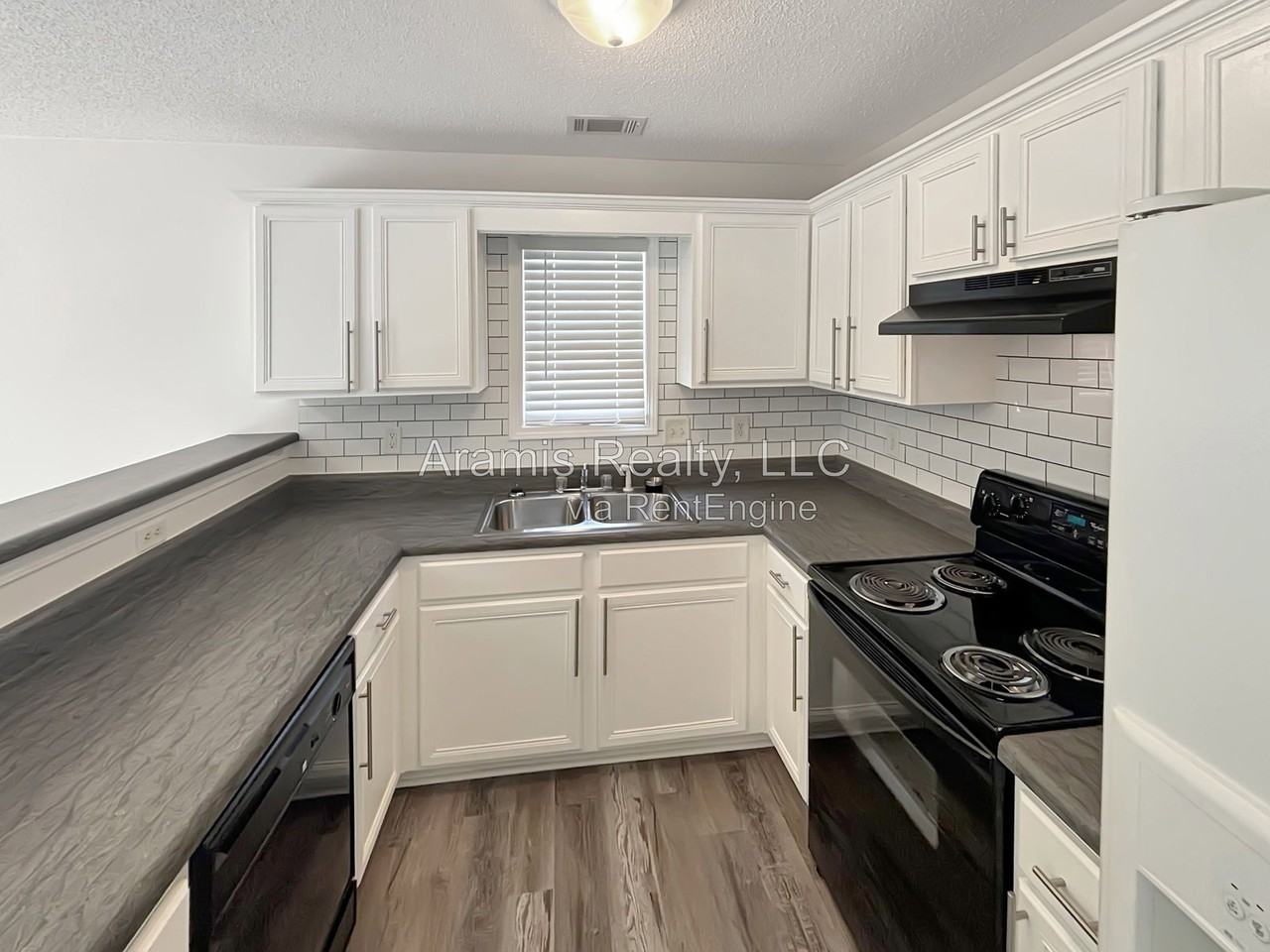 3755 Pine Village Pl - Photo 6 of 16
