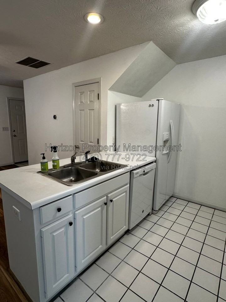2834 Florence Dr - Photo 6 of 18
