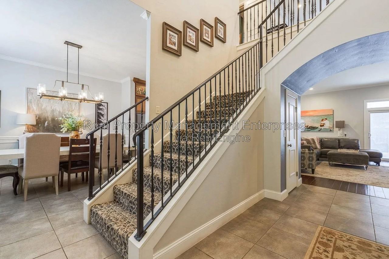 18012 Providence Ave - Photo 6 of 38