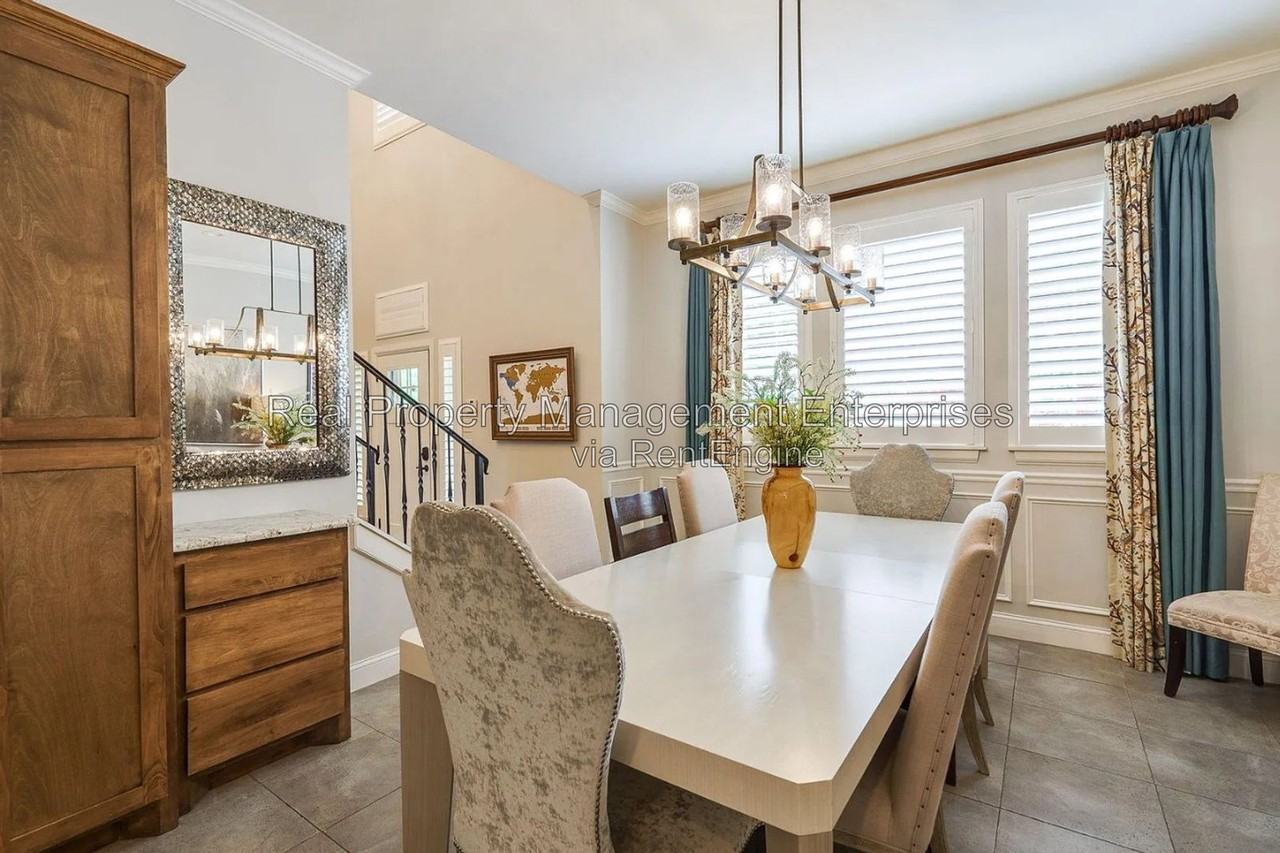 18012 Providence Ave - Photo 7 of 38