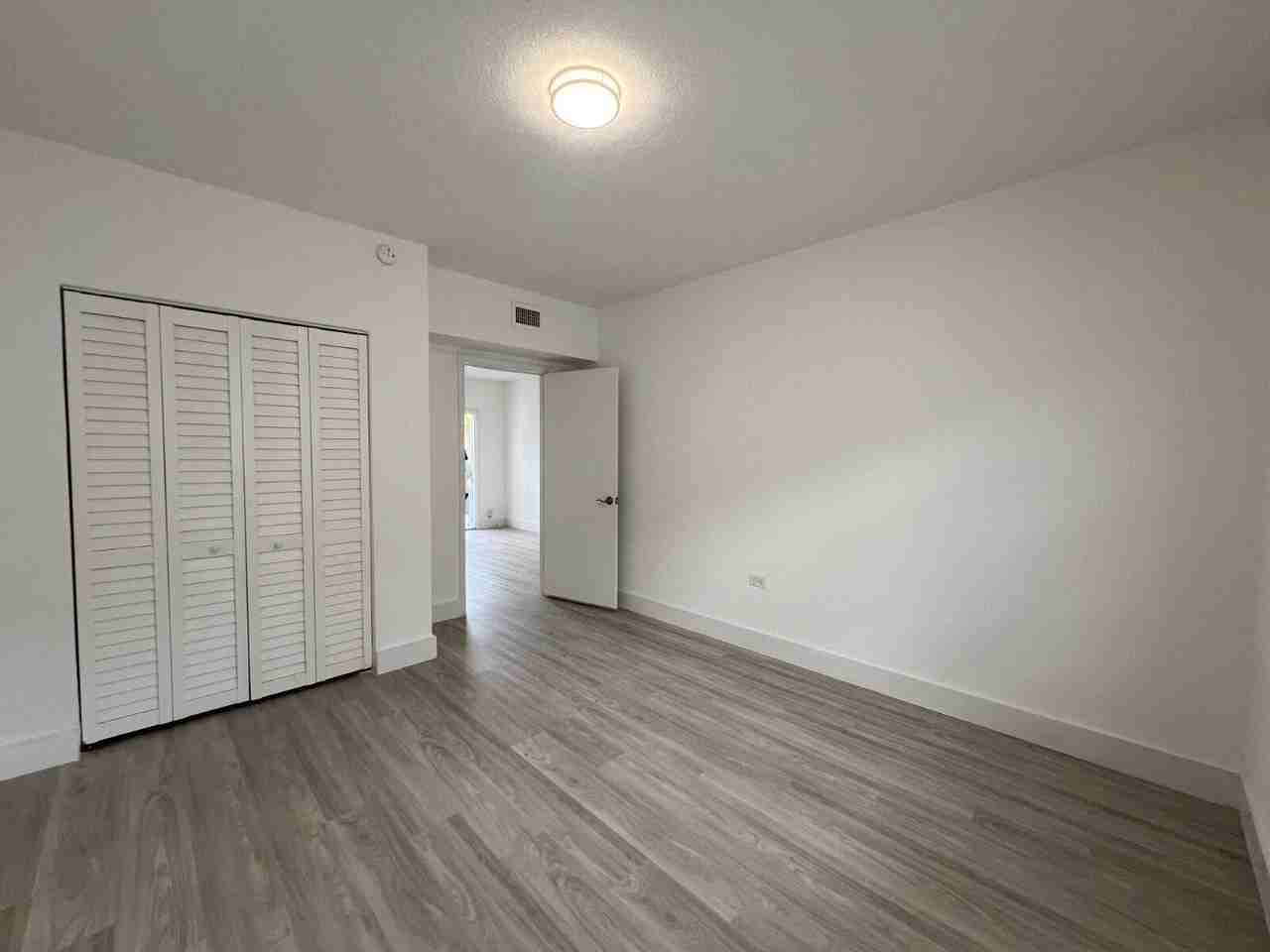 1904 Calais Dr - Photo 5 of 9
