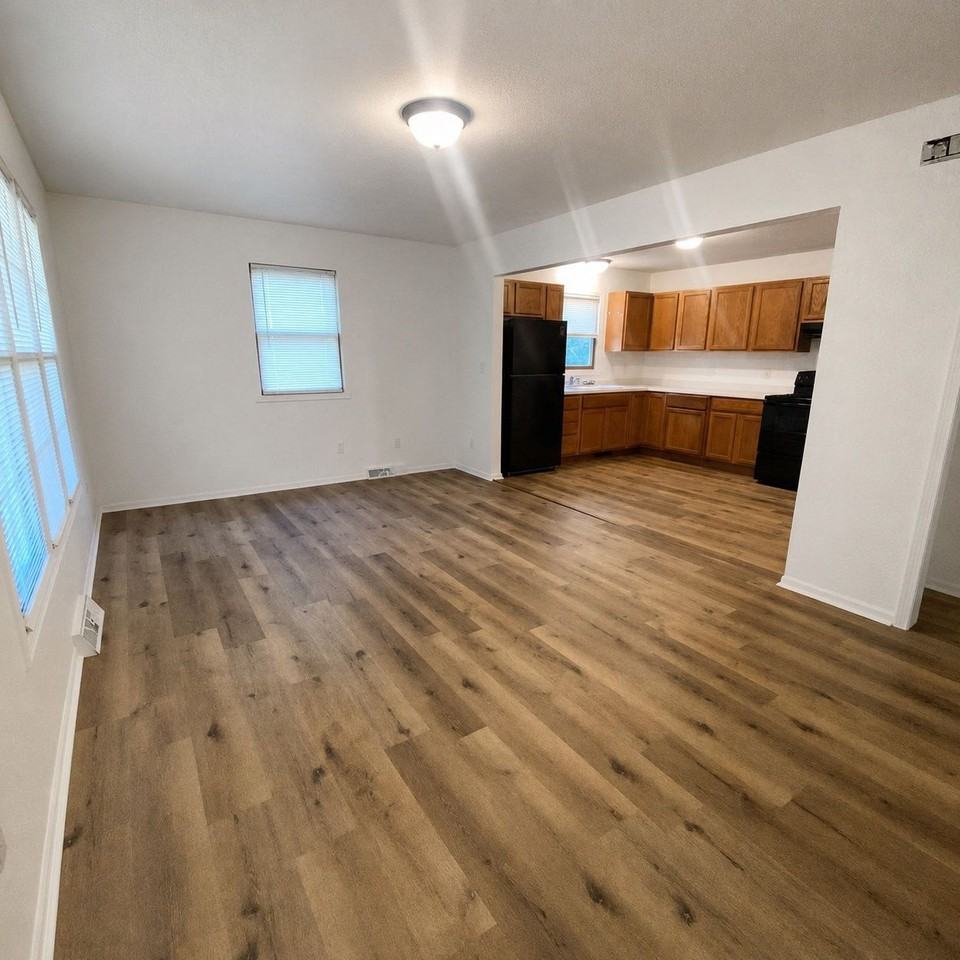 1112 S 63rd St - Photo 3 of 25