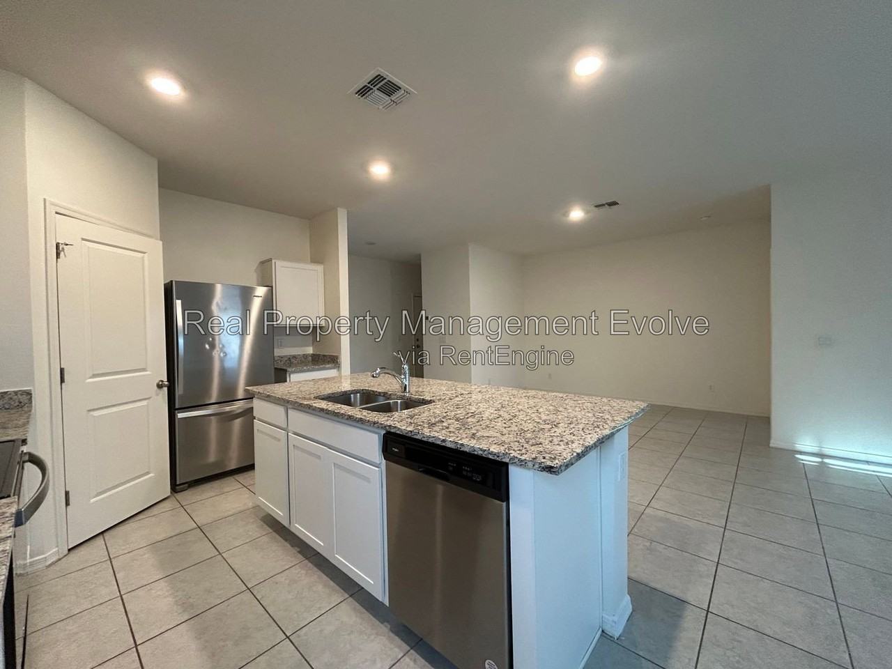 6512 W Magdalena Ln - Photo 3 of 29