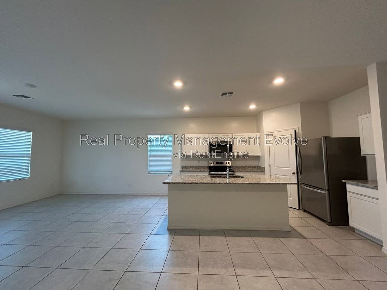 6512 W Magdalena Ln - Photo 5 of 29
