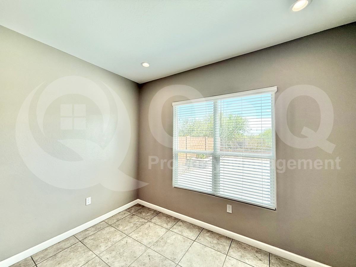 2057 E Questa Dr - Photo 4 of 34