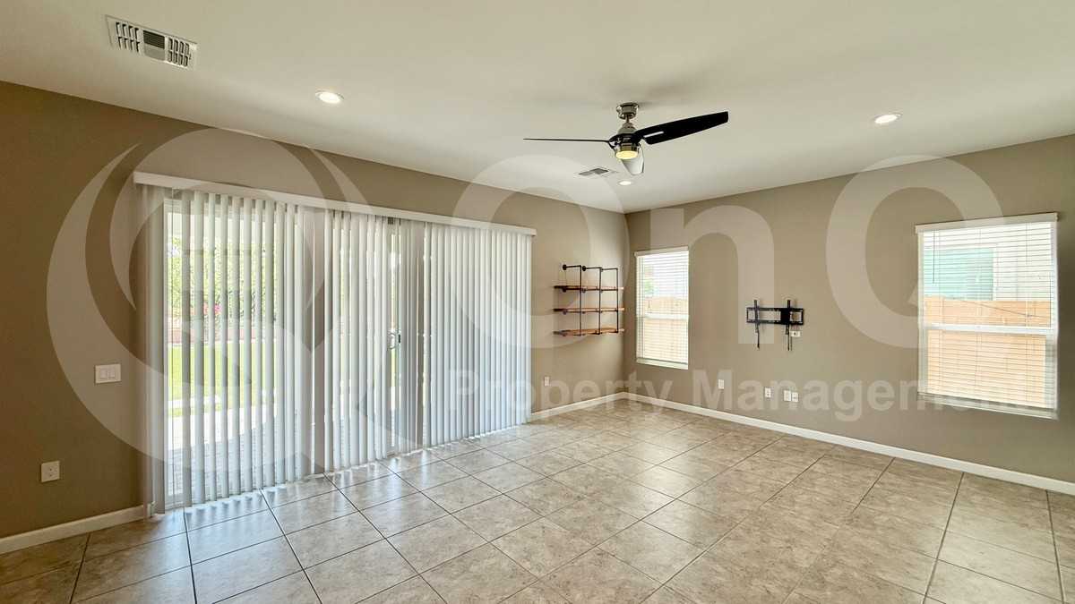2057 E Questa Dr - Photo 5 of 34