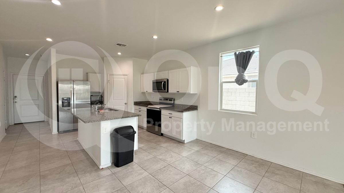 1549 E Fletcher Dr - Photo 3 of 18