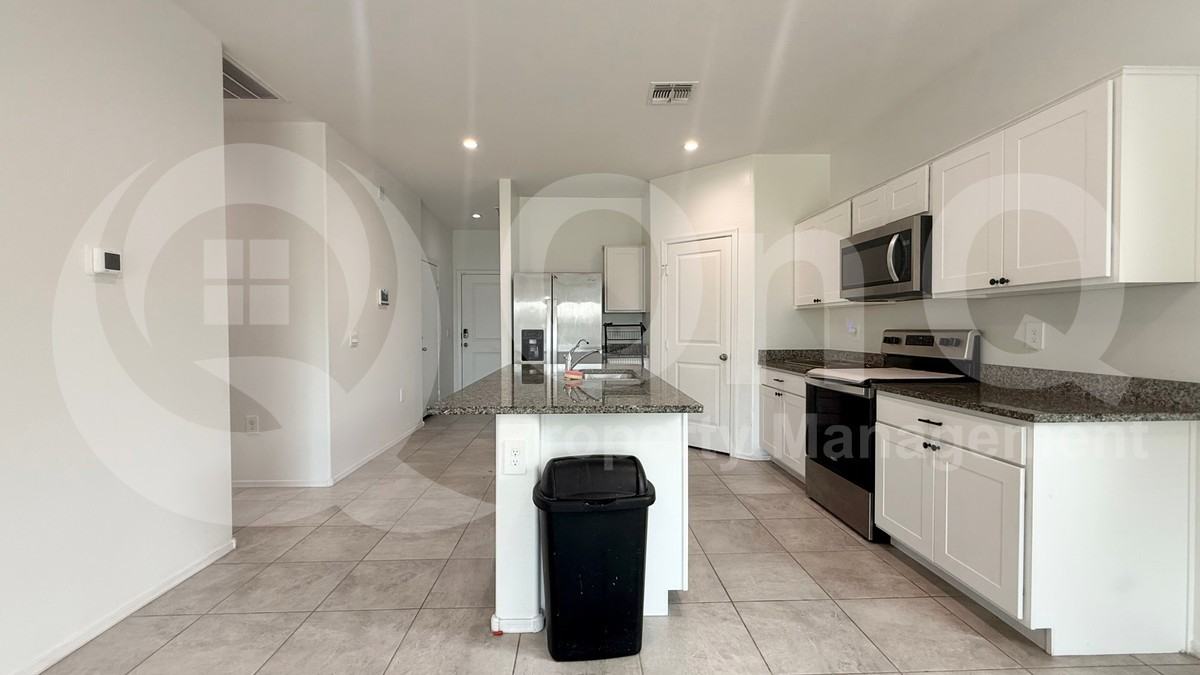 1549 E Fletcher Dr - Photo 4 of 18