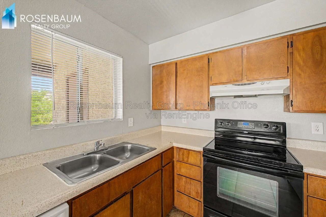 737 W 1st Ave #201 - Photo 5 of 26