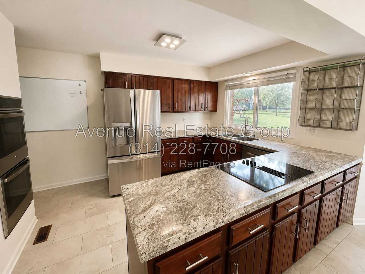 16410 Woodlodge Ct - Photo 7 of 43