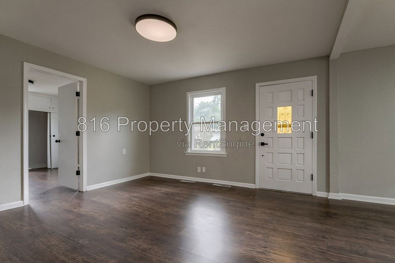 429 Ne 87th St - Photo 2 of 17