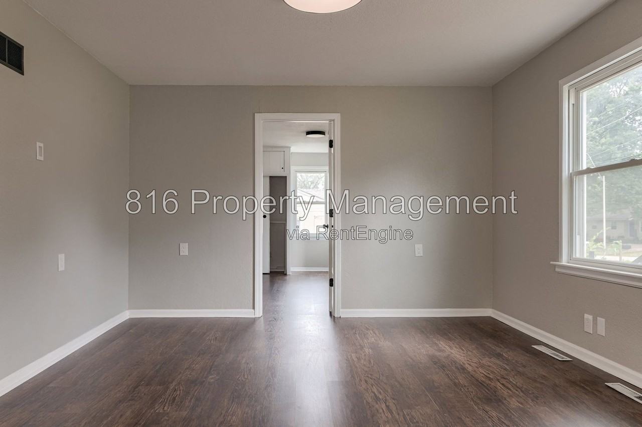 429 Ne 87th St - Photo 3 of 17