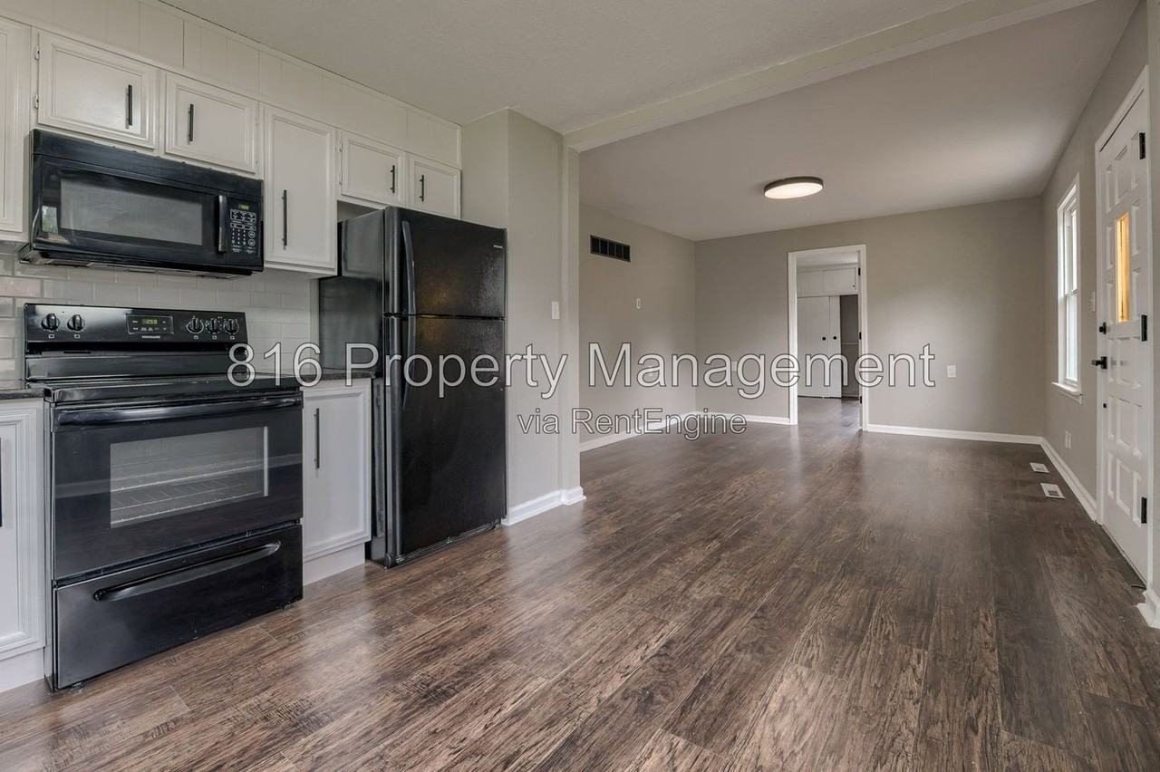 429 Ne 87th St - Photo 4 of 17