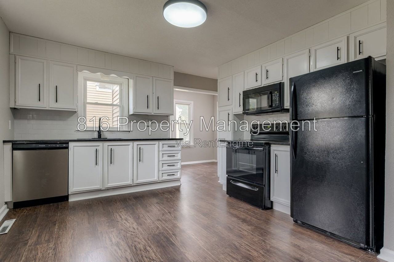 429 Ne 87th St - Photo 6 of 17