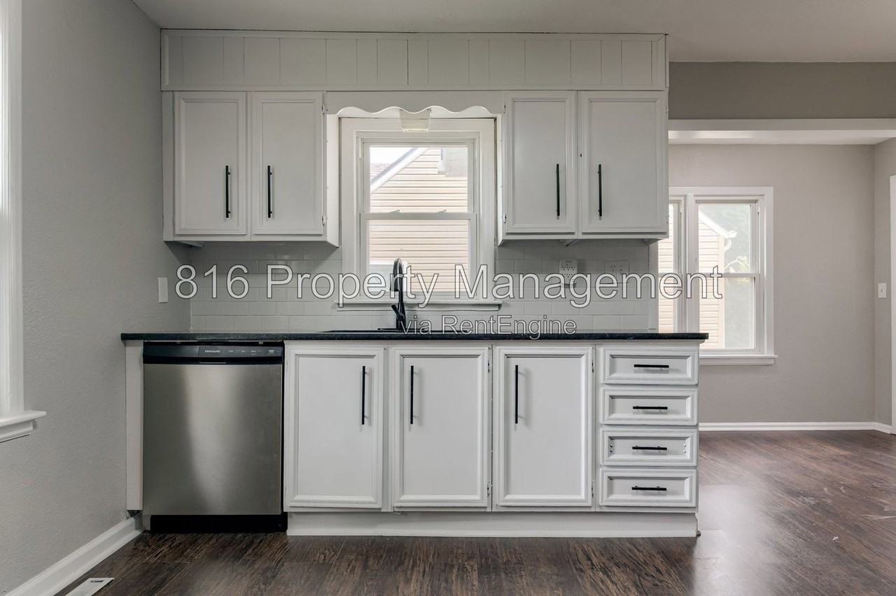 429 Ne 87th St - Photo 7 of 17