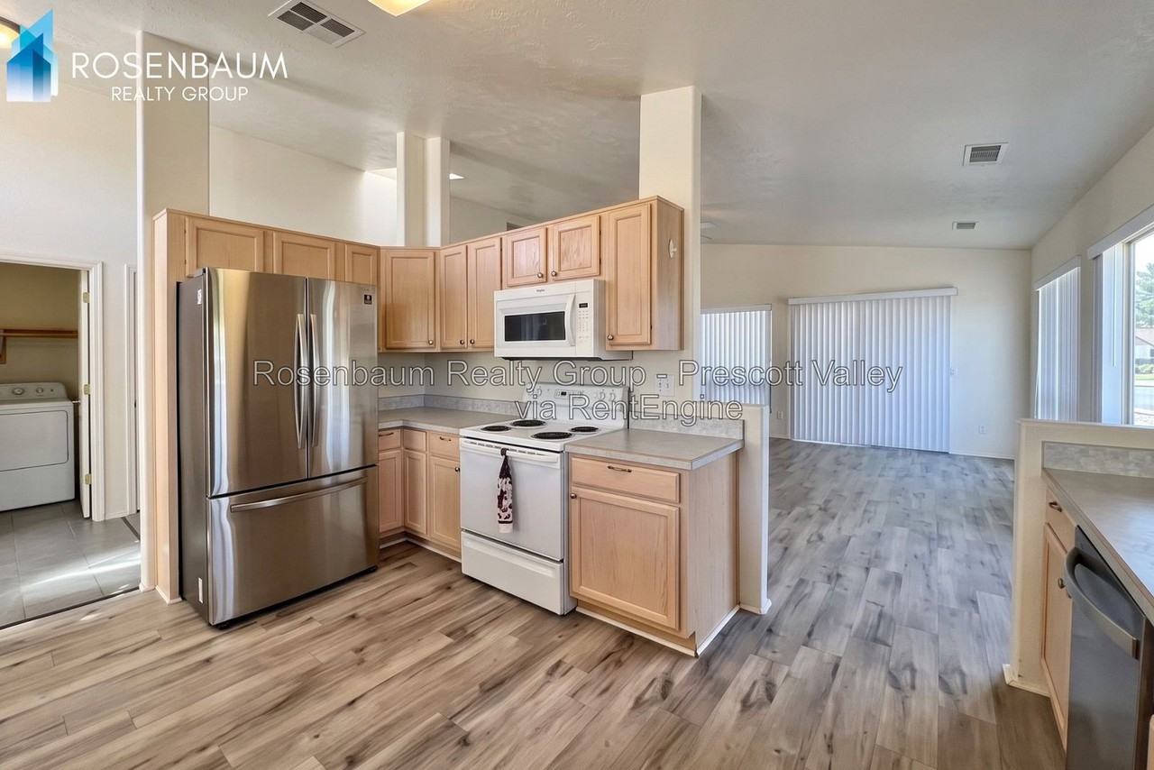 1798 Boardwalk Ave - Photo 3 of 4