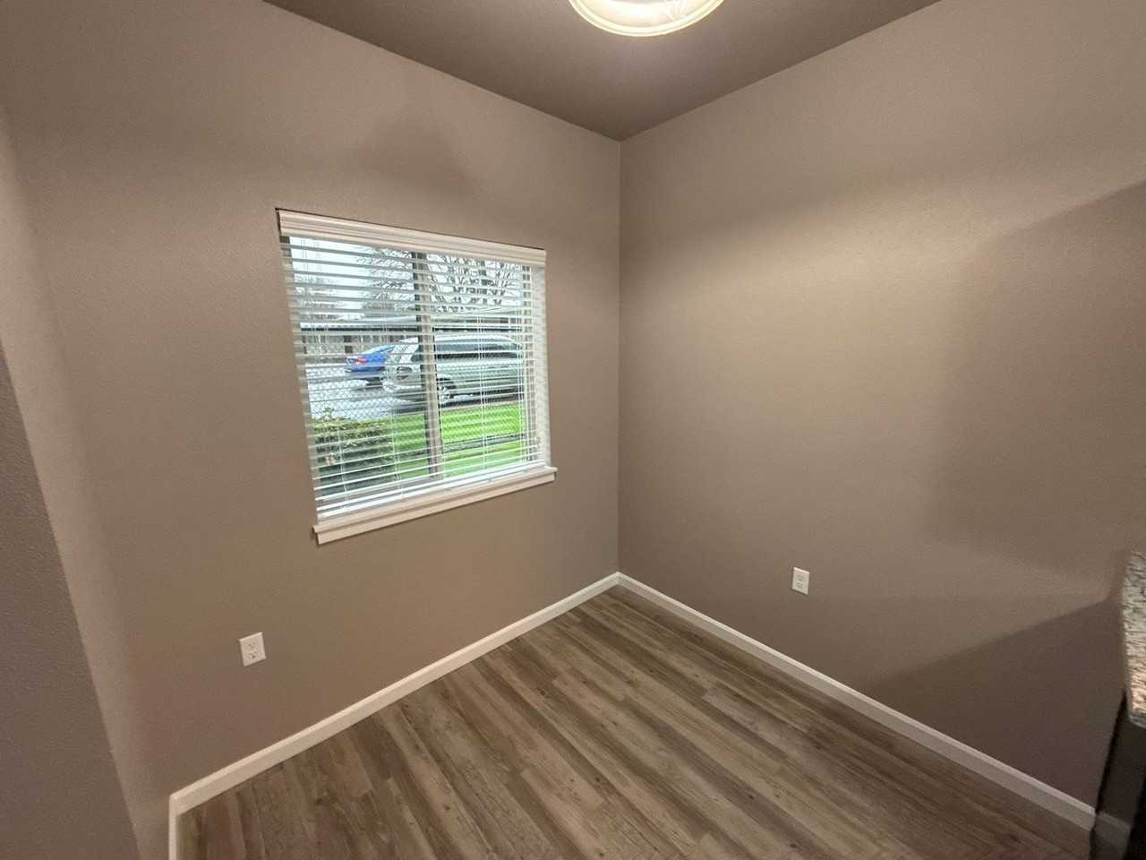 4225 Hawthorne Ave Ne #113 - Photo 6 of 20